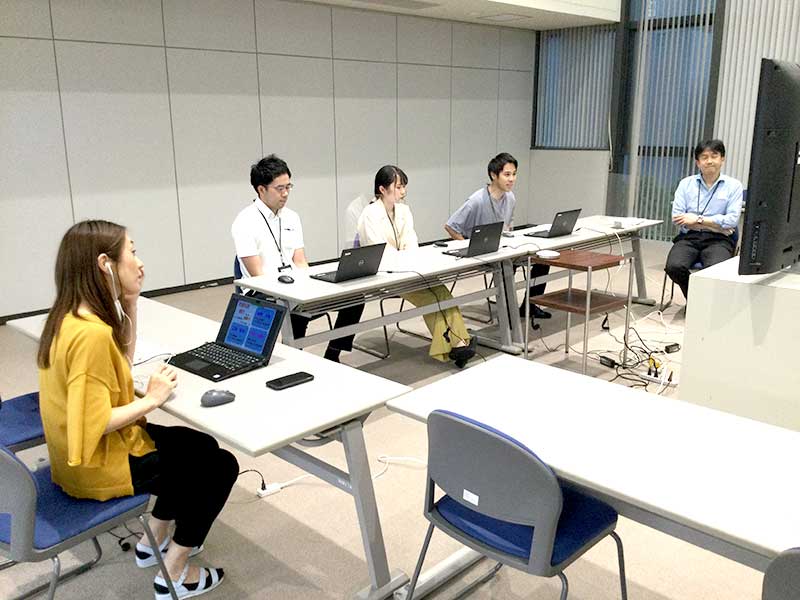 先輩社員との座談会
