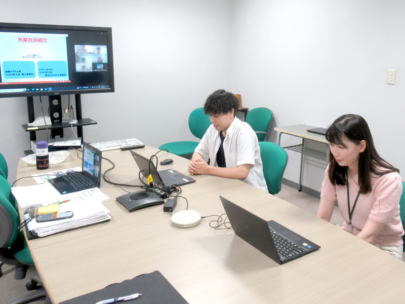 先輩社員との座談会