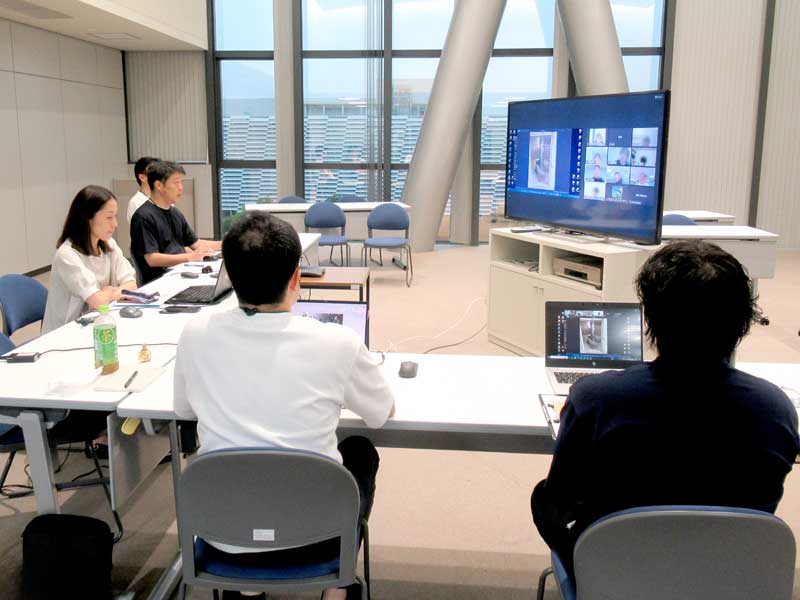 先輩社員とのグループディスカッション