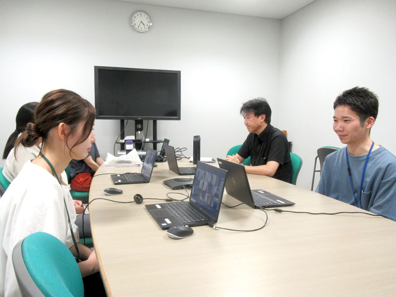 先輩社員とのグループディスカッション