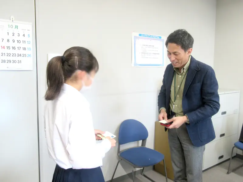 社長室訪問と名刺交換